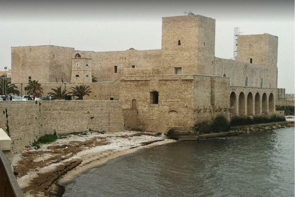 Affittacamere La Cattedrale Sul Mare Трані Екстер'єр фото
