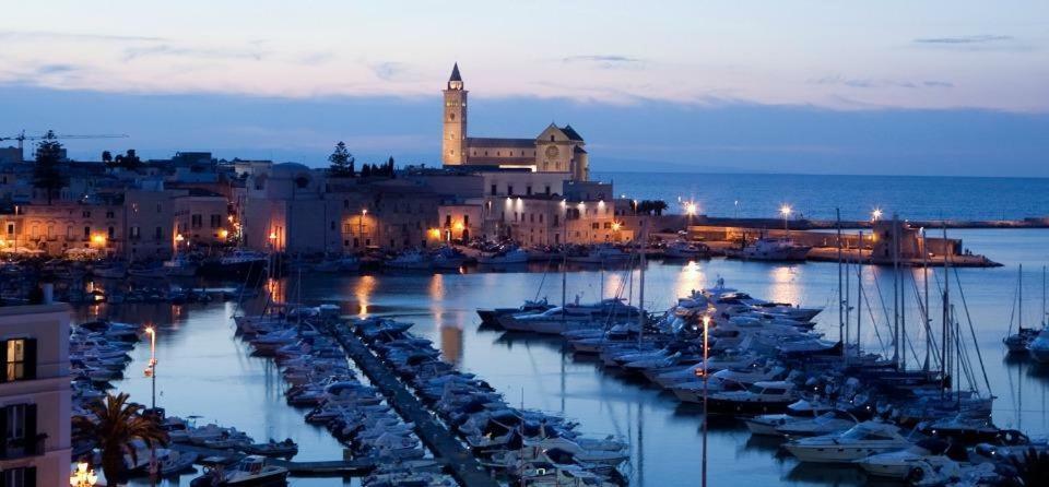 Affittacamere La Cattedrale Sul Mare Трані Екстер'єр фото
